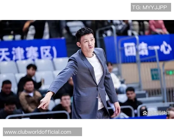 周鹏：从篮球场上的传奇到生活中的榜样，激励无数年轻人的奋斗之路